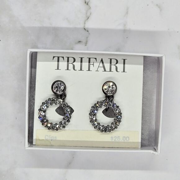 NWT Trifari Black & Clear Gem Circle Clip-On Earrings - Picture 9 of 10